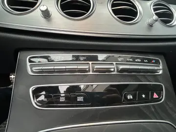 MERCEDES-BENZ E 220 d Panorama AMG Line LED Night-Paket