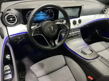 MERCEDES-BENZ E 220 d Avantgarde Multibeam Panorama …