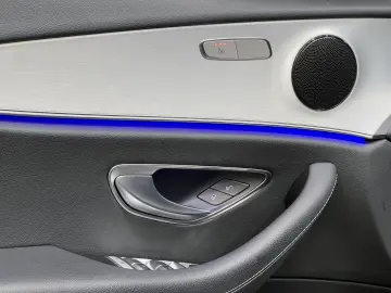 MERCEDES-BENZ E 220 d Avantgarde Multibeam Panorama …