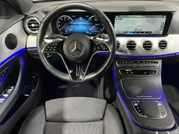 MERCEDES-BENZ E 220 d Avantgarde Multibeam Panorama …