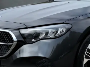 MERCEDES-BENZ E 220 d AVANTGARDE PANO KAMERA CARPLAY MBUX