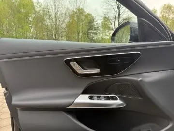 MERCEDES-BENZ E 220 d AVANTGARDE PANO KAMERA CARPLAY MBUX
