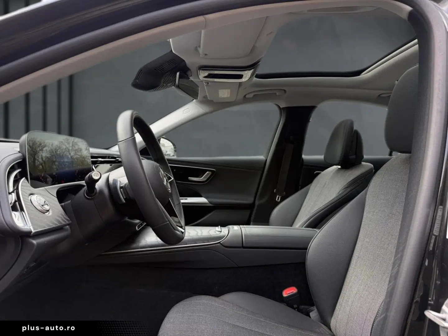 MERCEDES-BENZ E 220 d AVANTGARDE PANO KAMERA CARPLAY MBUX