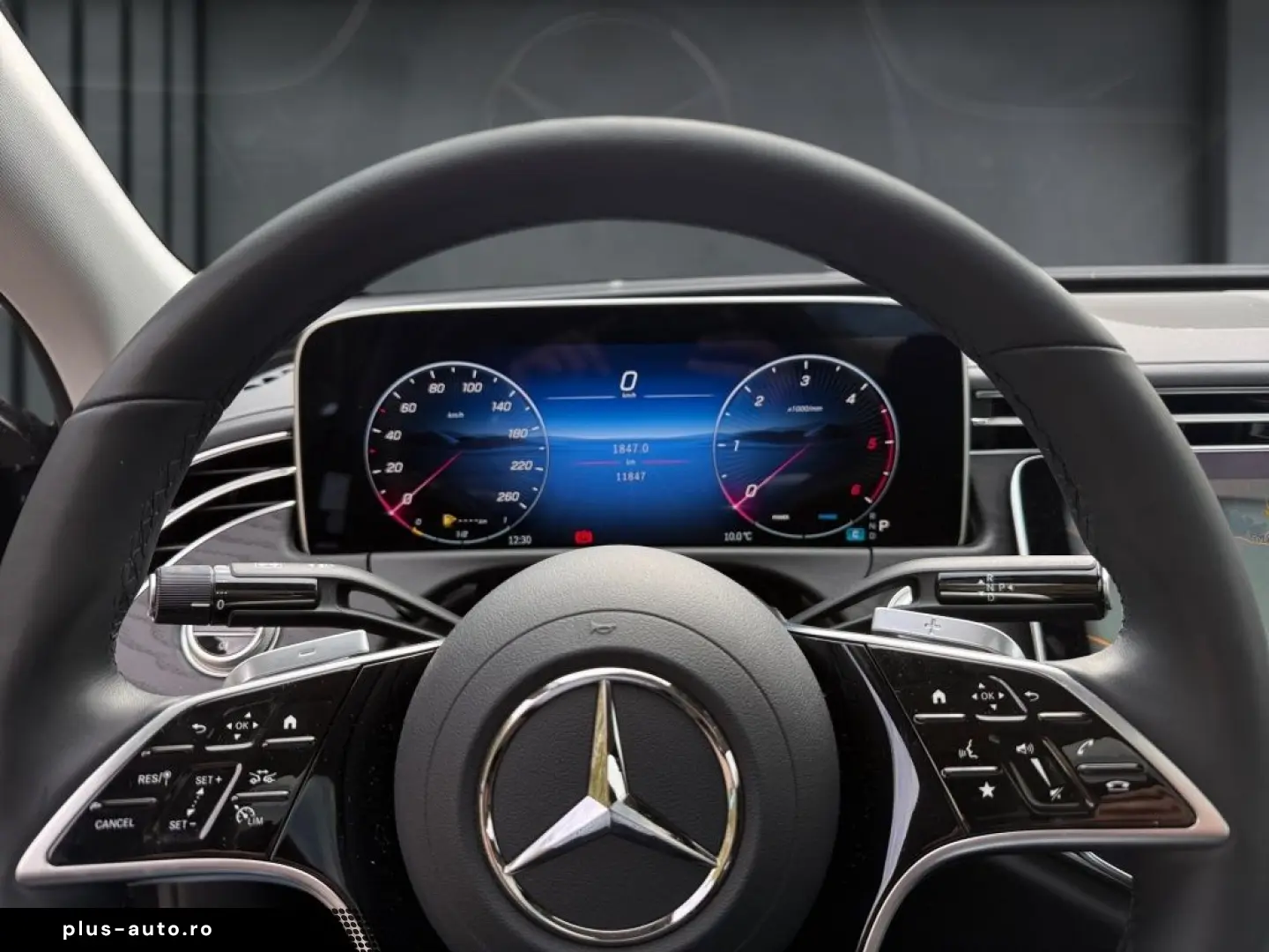 MERCEDES-BENZ E 220 d AVANTGARDE PANO KAMERA CARPLAY MBUX