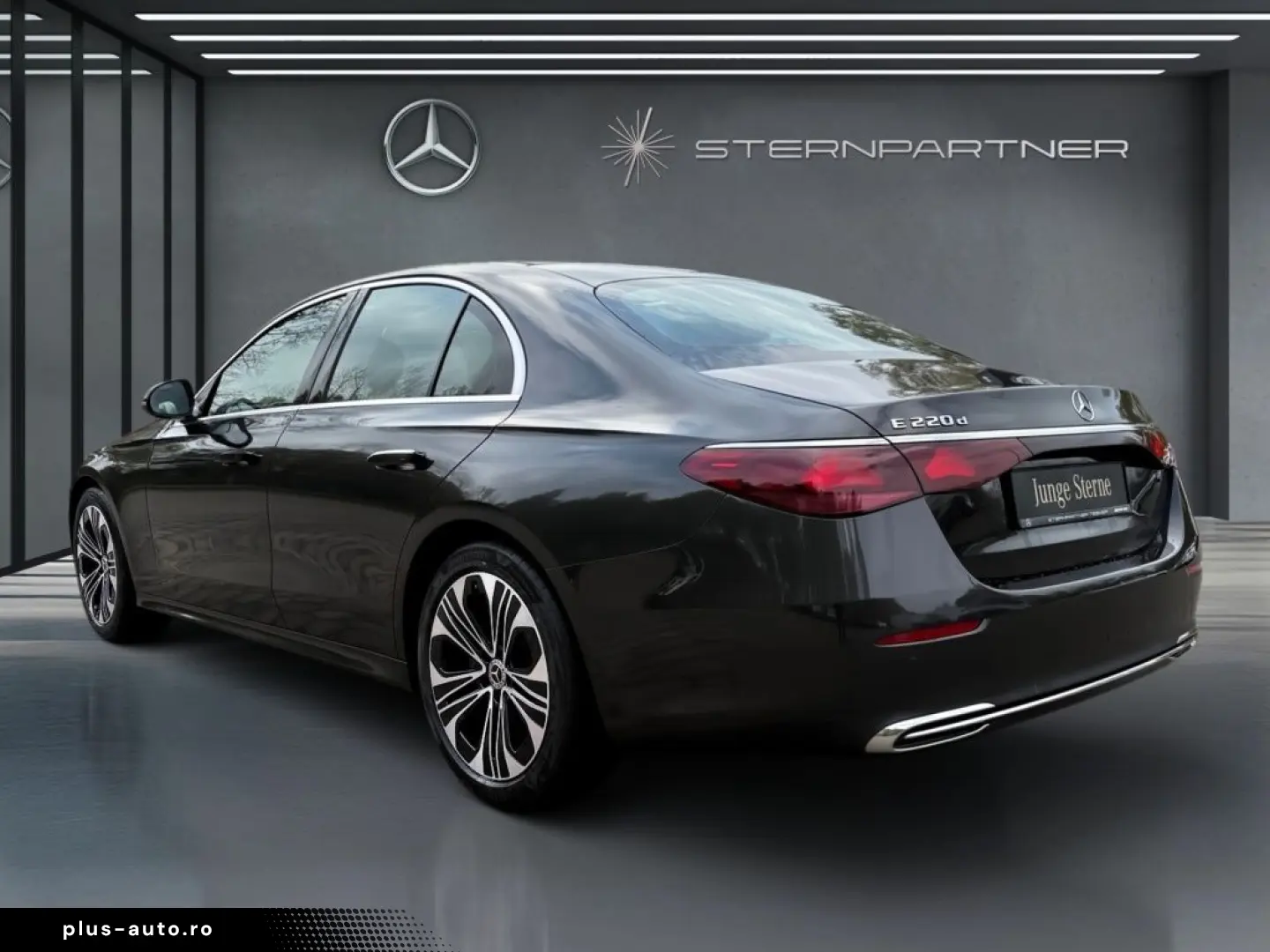 MERCEDES-BENZ E 220 d AVANTGARDE PANO KAMERA CARPLAY MBUX