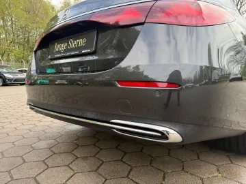MERCEDES-BENZ E 220 d AVANTGARDE PANO KAMERA CARPLAY MBUX