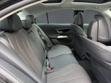 MERCEDES-BENZ E 220 d AVANTGARDE PANO KAMERA CARPLAY MBUX