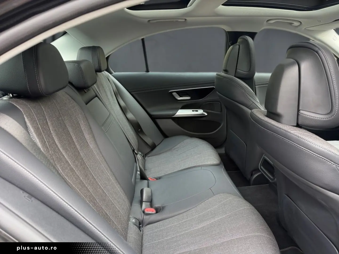 MERCEDES-BENZ E 220 d AVANTGARDE PANO KAMERA CARPLAY MBUX