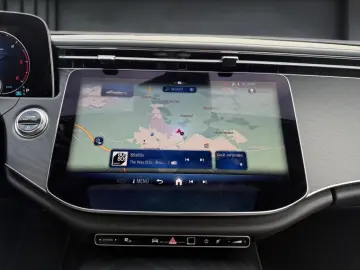 MERCEDES-BENZ E 220 d AVANTGARDE PANO KAMERA CARPLAY MBUX