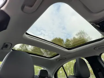 MERCEDES-BENZ E 220 d AVANTGARDE PANO KAMERA CARPLAY MBUX