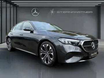MERCEDES-BENZ E 220 d AVANTGARDE PANO KAMERA CARPLAY MBUX