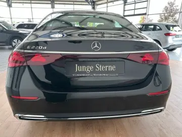 MERCEDES-BENZ E 220 d Avantgarde PANORAMA DISTRONIC …