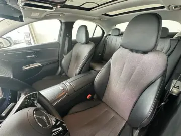 MERCEDES-BENZ E 220 d Avantgarde PANORAMA DISTRONIC …