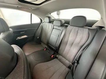 MERCEDES-BENZ E 220 d Avantgarde PANORAMA DISTRONIC …