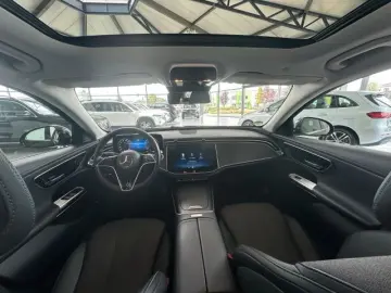 MERCEDES-BENZ E 220 d Avantgarde PANORAMA DISTRONIC …