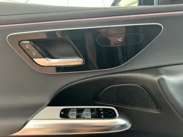 MERCEDES-BENZ E 220 d Avantgarde PANORAMA DISTRONIC …