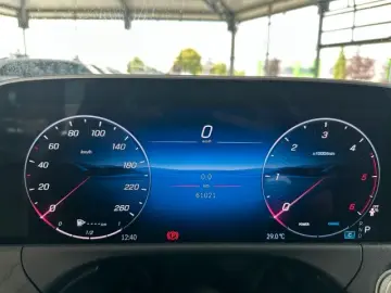 MERCEDES-BENZ E 220 d Avantgarde PANORAMA DISTRONIC …