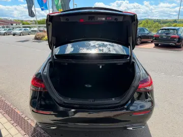 MERCEDES-BENZ E 220 d Avantgarde Night Burm Pano Memory ILS