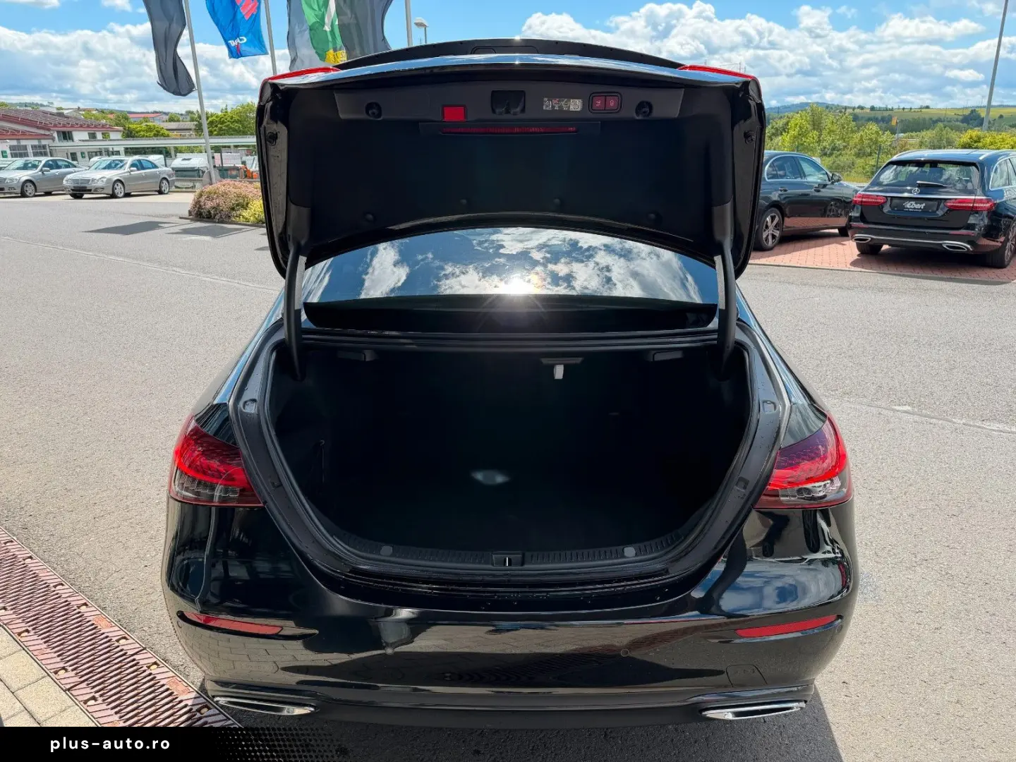 MERCEDES-BENZ E 220 d Avantgarde Night Burm Pano Memory ILS