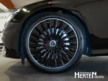 MERCEDES-BENZ E 220 d AMG NIGHT 20  PANO HUD SUPERSCREEN 3D