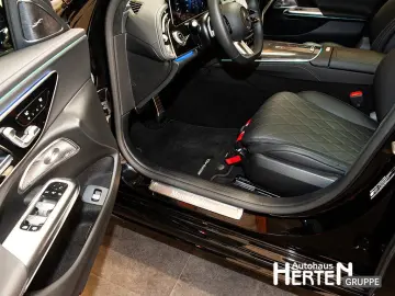 MERCEDES-BENZ E 220 d AMG NIGHT 20  PANO HUD SUPERSCREEN 3D