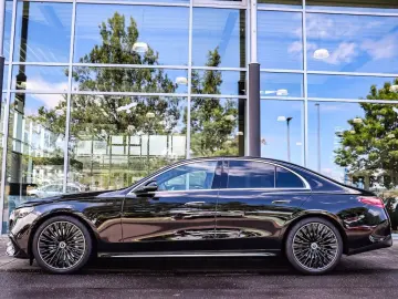 MERCEDES-BENZ E 220 d AMG Pano Distronic LED Kamera 20Zoll