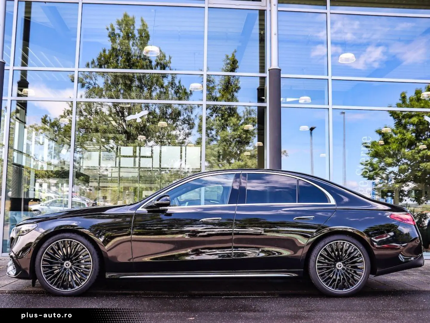 MERCEDES-BENZ E 220 d AMG Pano Distronic LED Kamera 20Zoll