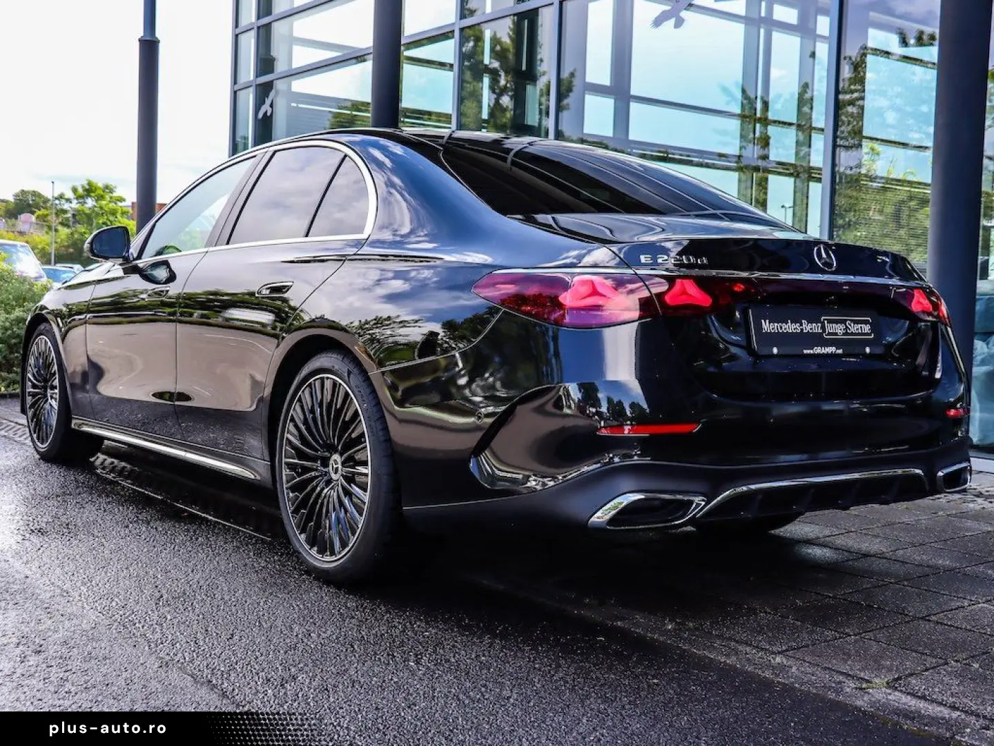 MERCEDES-BENZ E 220 d AMG Pano Distronic LED Kamera 20Zoll