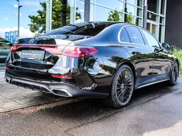 MERCEDES-BENZ E 220 d AMG Pano Distronic LED Kamera 20Zoll