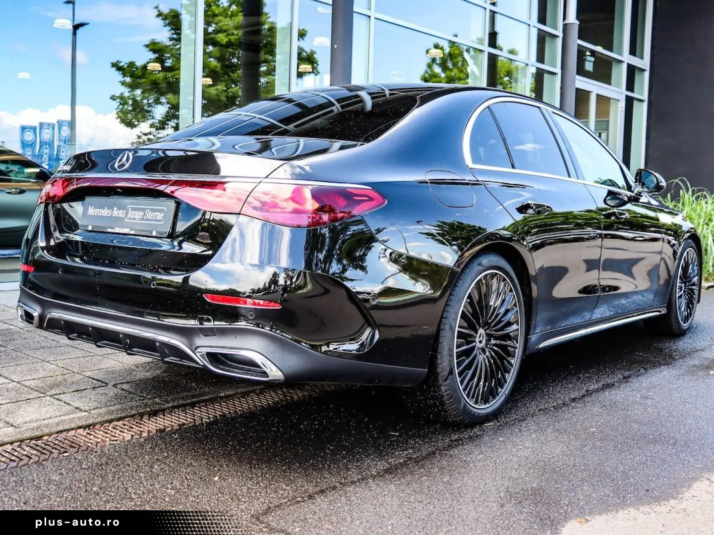 MERCEDES-BENZ E 220 d AMG Pano Distronic LED Kamera 20Zoll