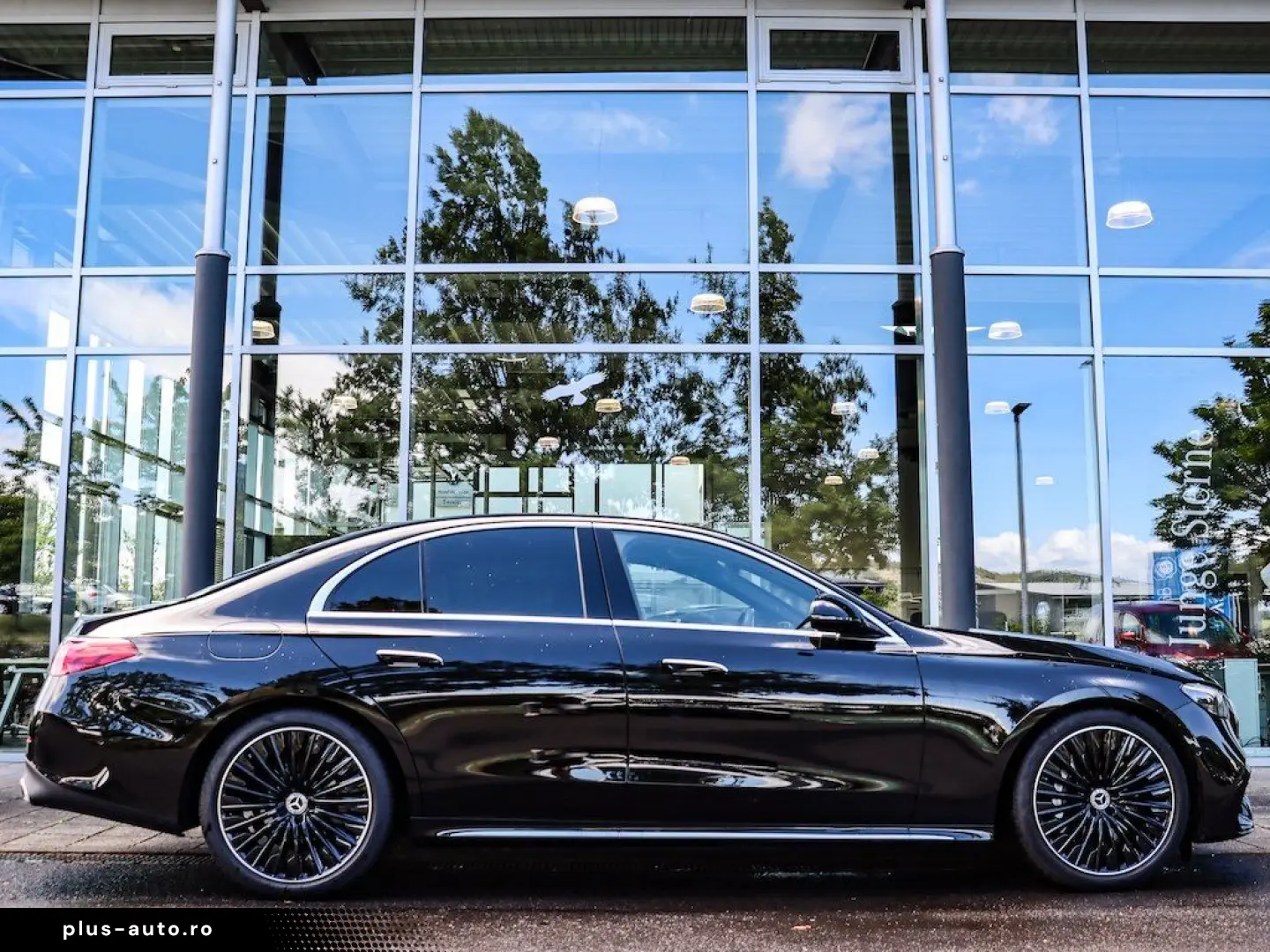 MERCEDES-BENZ E 220 d AMG Pano Distronic LED Kamera 20Zoll