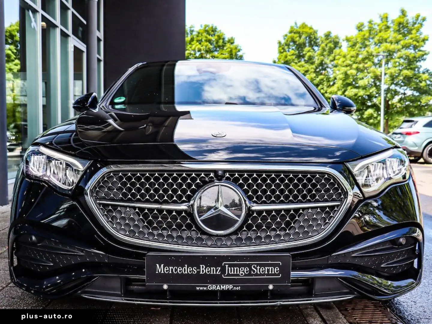 MERCEDES-BENZ E 220 d AMG Pano Distronic LED Kamera 20Zoll
