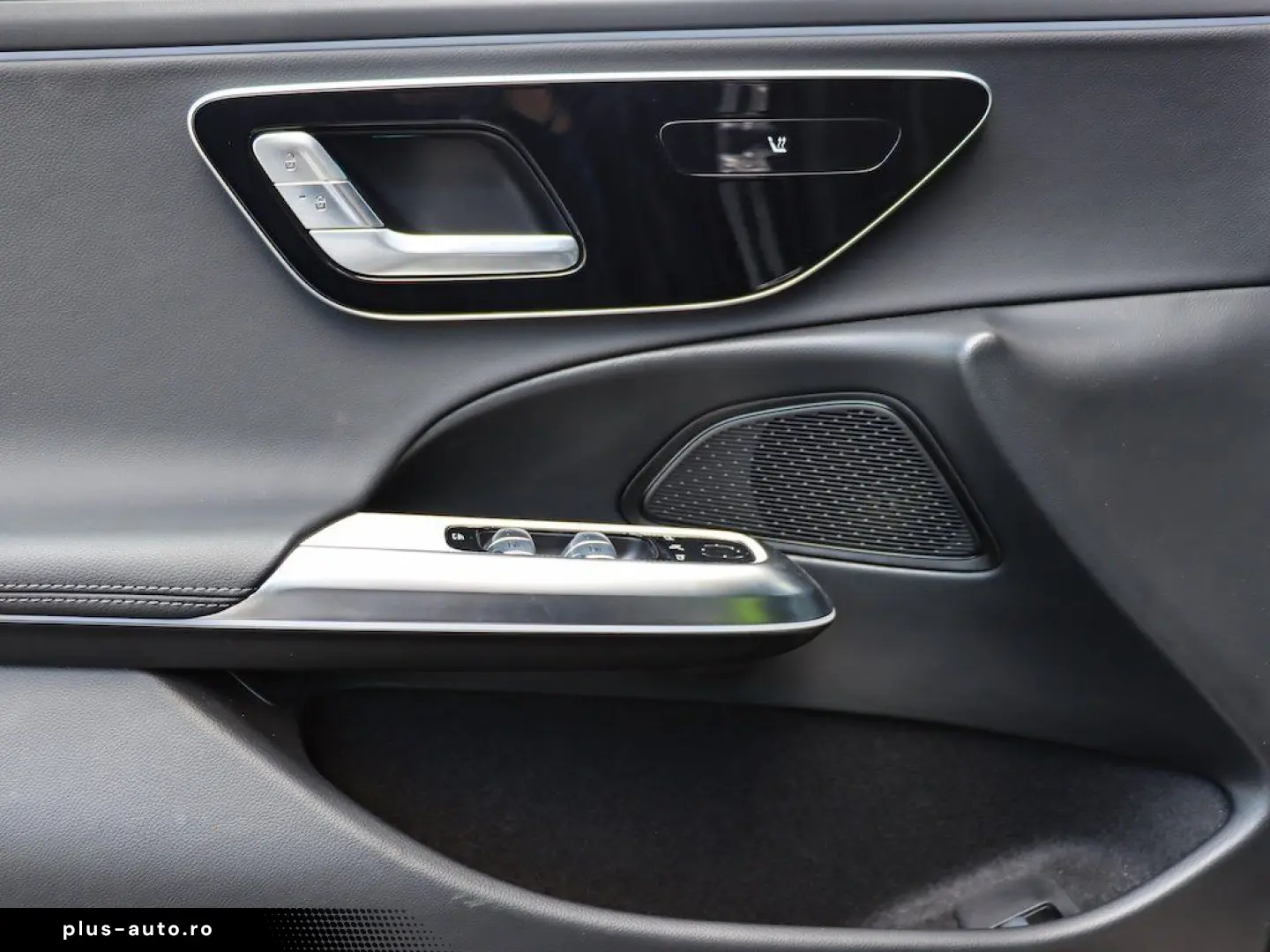MERCEDES-BENZ E 220 d AMG Pano Distronic LED Kamera 20Zoll