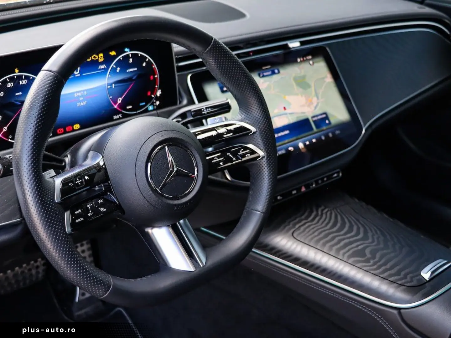 MERCEDES-BENZ E 220 d AMG Pano Distronic LED Kamera 20Zoll