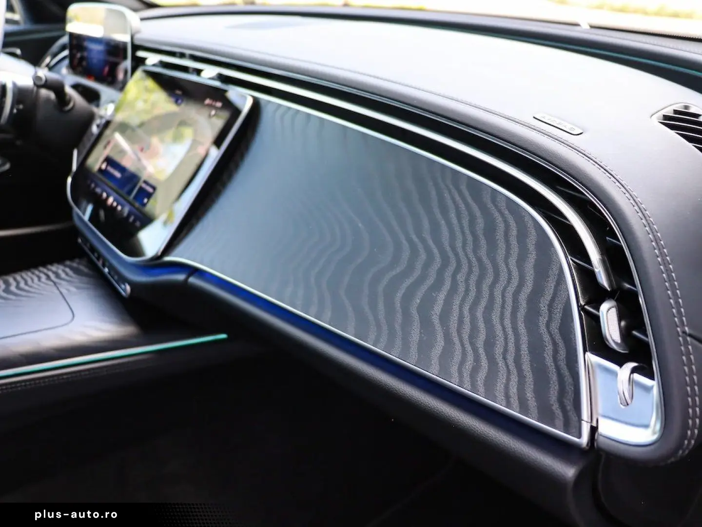 MERCEDES-BENZ E 220 d AMG Pano Distronic LED Kamera 20Zoll