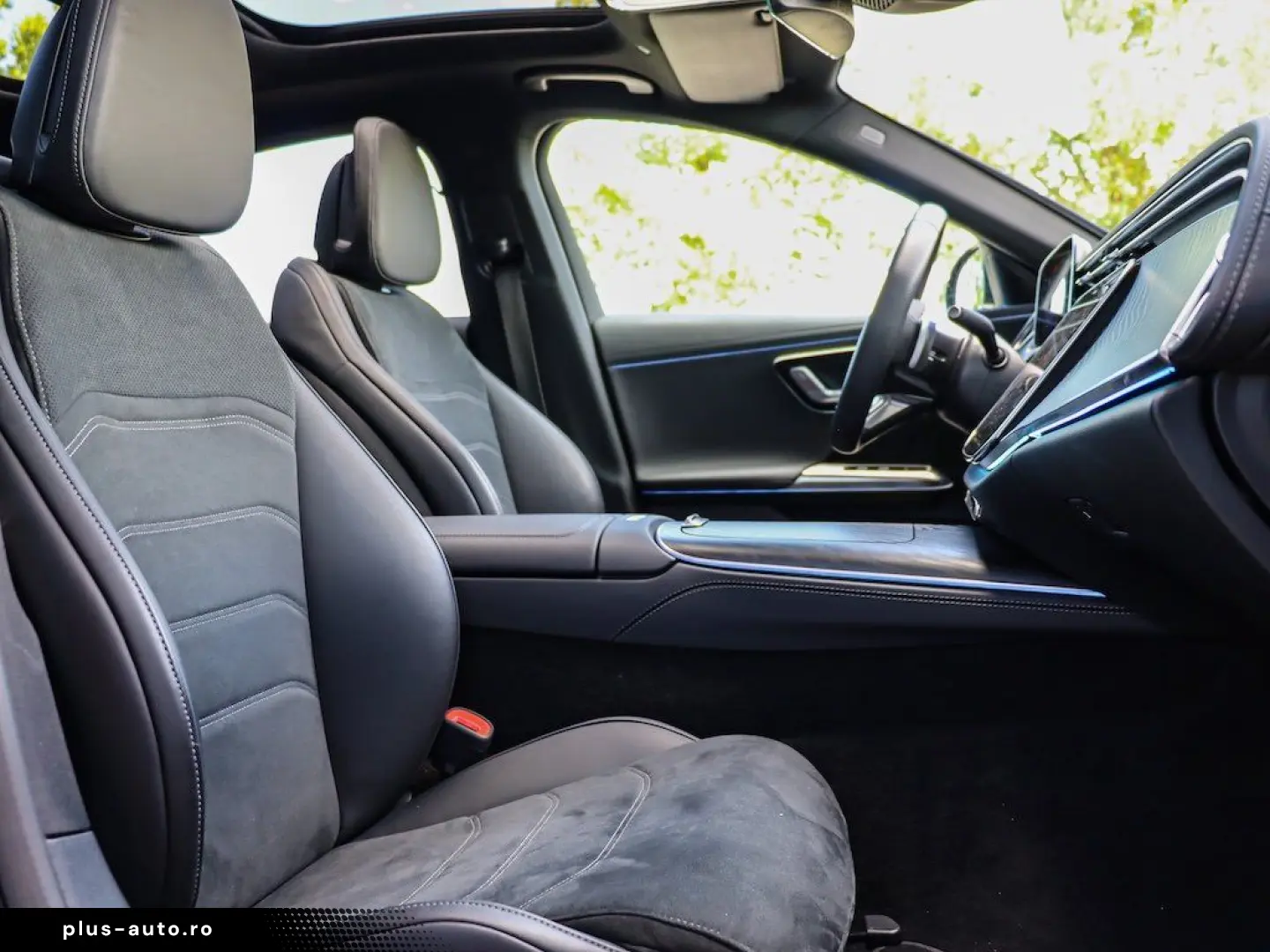 MERCEDES-BENZ E 220 d AMG Pano Distronic LED Kamera 20Zoll