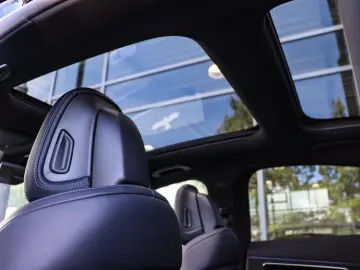 MERCEDES-BENZ E 220 d AMG Pano Distronic LED Kamera 20Zoll
