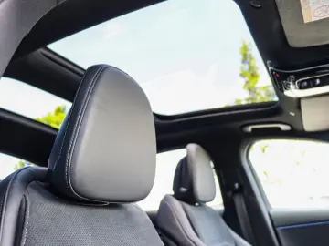 MERCEDES-BENZ E 220 d AMG Pano Distronic LED Kamera 20Zoll
