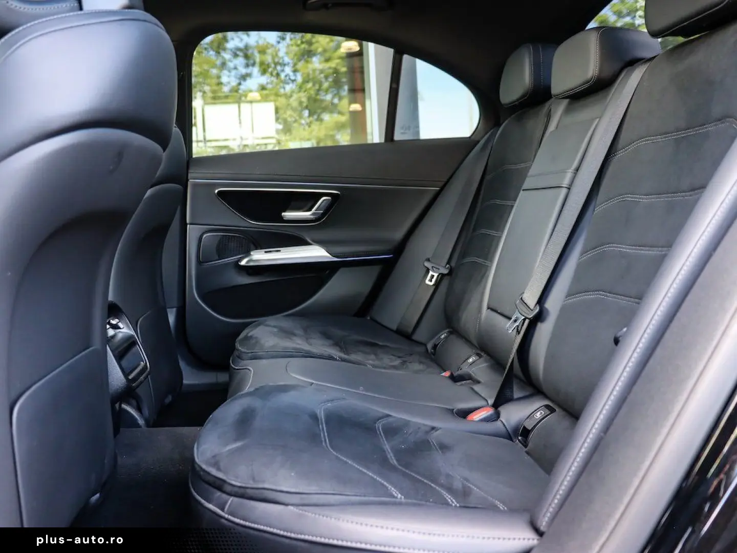 MERCEDES-BENZ E 220 d AMG Pano Distronic LED Kamera 20Zoll