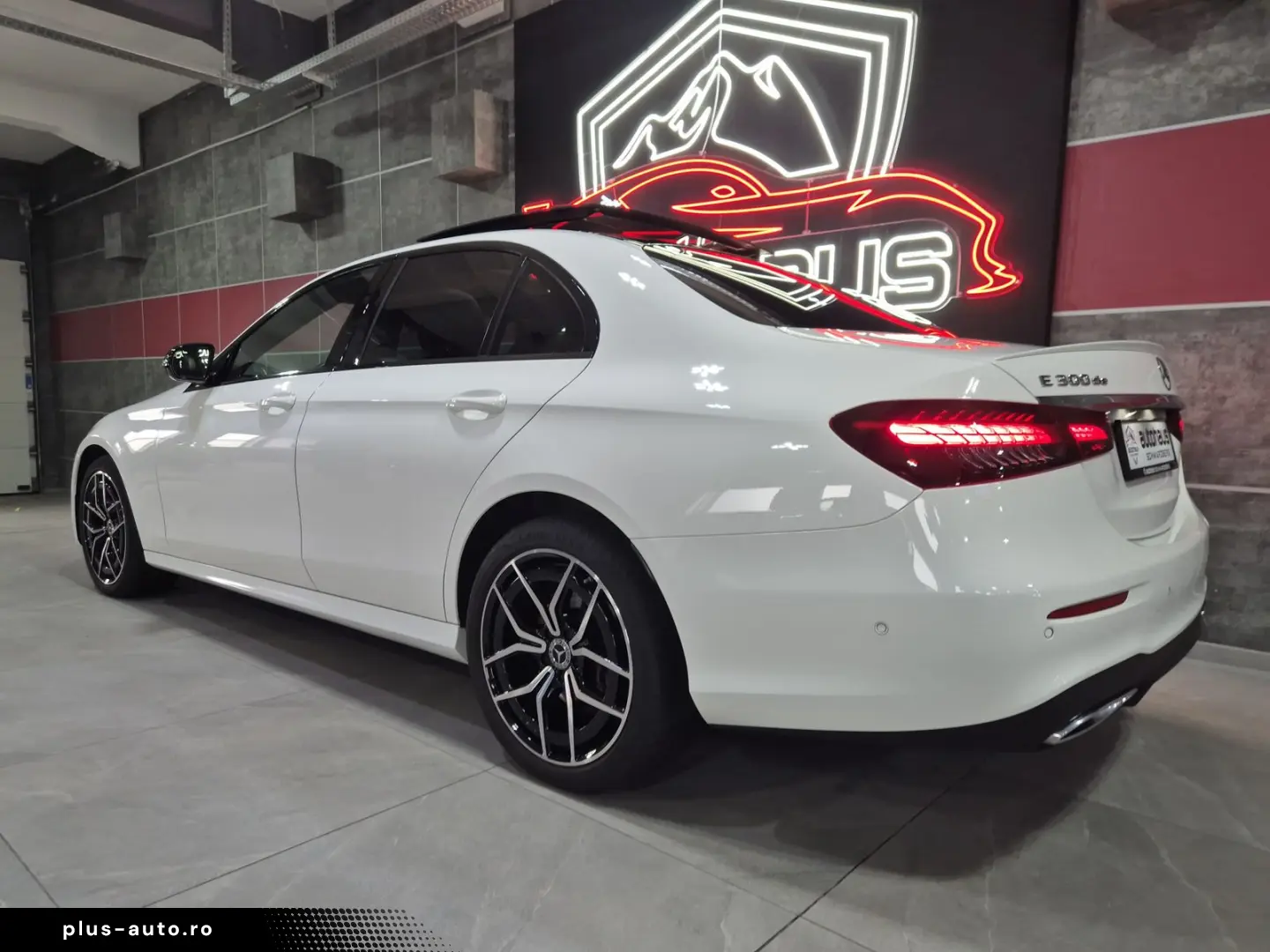 MERCEDES-BENZ E 300 de  AMG-LINE BURMESTER PANO JUNGE STERNE