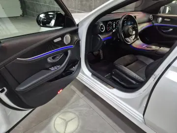 MERCEDES-BENZ E 300 de  AMG-LINE BURMESTER PANO JUNGE STERNE