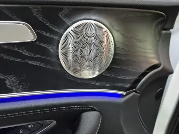 MERCEDES-BENZ E 300 de  AMG-LINE BURMESTER PANO JUNGE STERNE