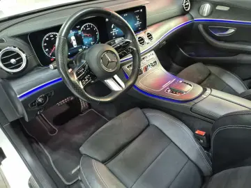 MERCEDES-BENZ E 300 de  AMG-LINE BURMESTER PANO JUNGE STERNE