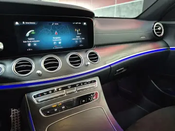 MERCEDES-BENZ E 300 de  AMG-LINE BURMESTER PANO JUNGE STERNE