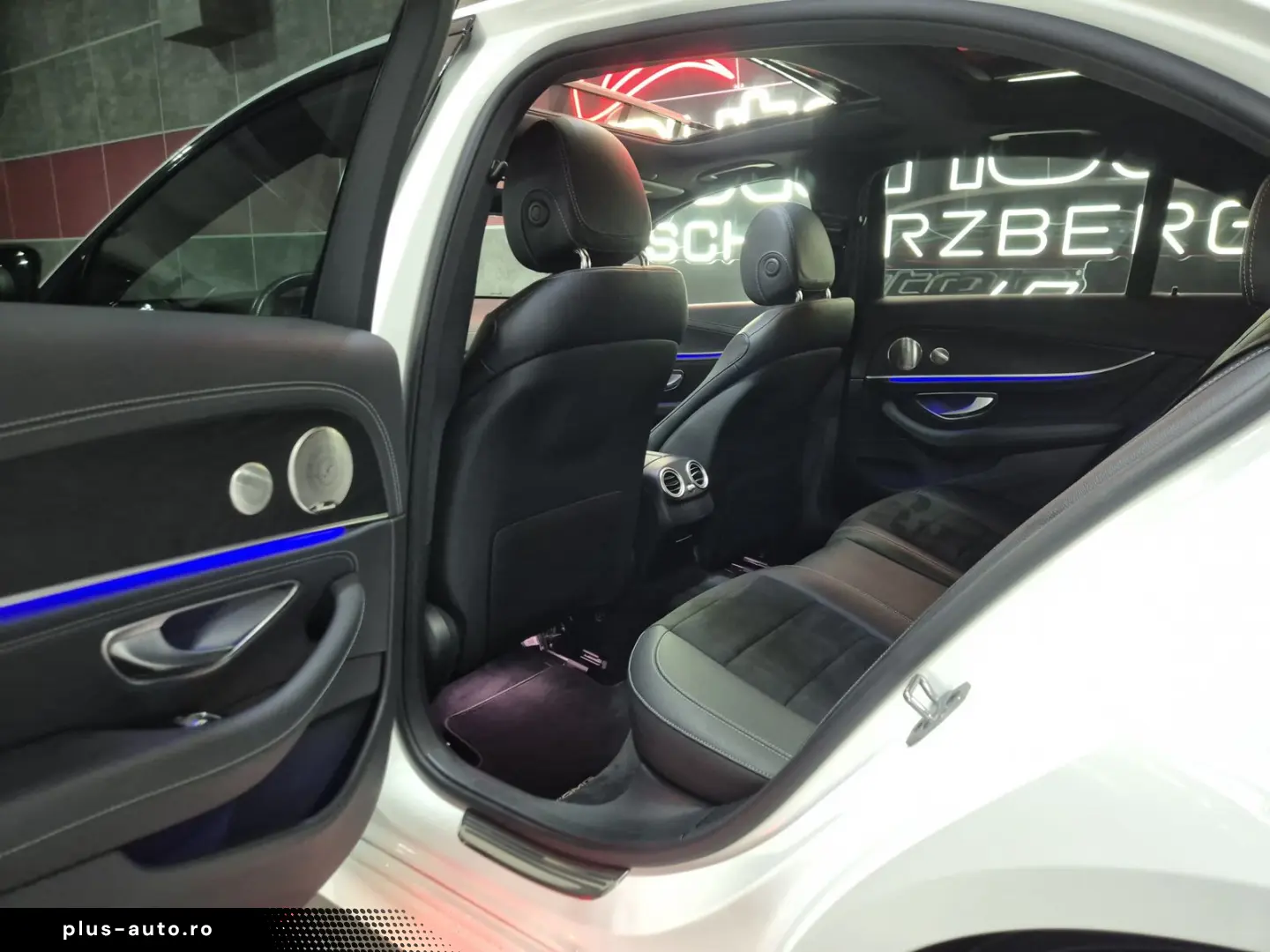 MERCEDES-BENZ E 300 de  AMG-LINE BURMESTER PANO JUNGE STERNE
