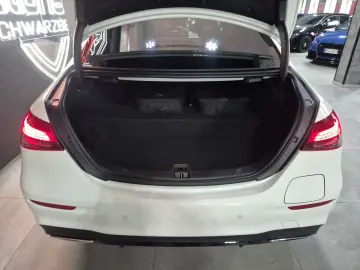 MERCEDES-BENZ E 300 de  AMG-LINE BURMESTER PANO JUNGE STERNE