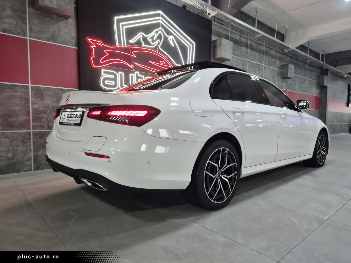 MERCEDES-BENZ E 300 de  AMG-LINE BURMESTER PANO JUNGE STERNE