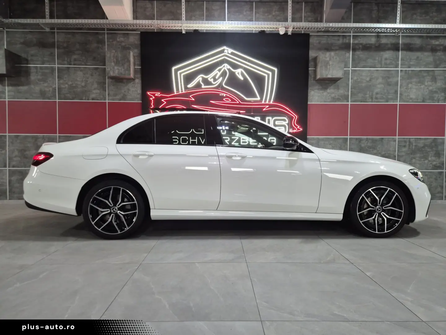 MERCEDES-BENZ E 300 de  AMG-LINE BURMESTER PANO JUNGE STERNE