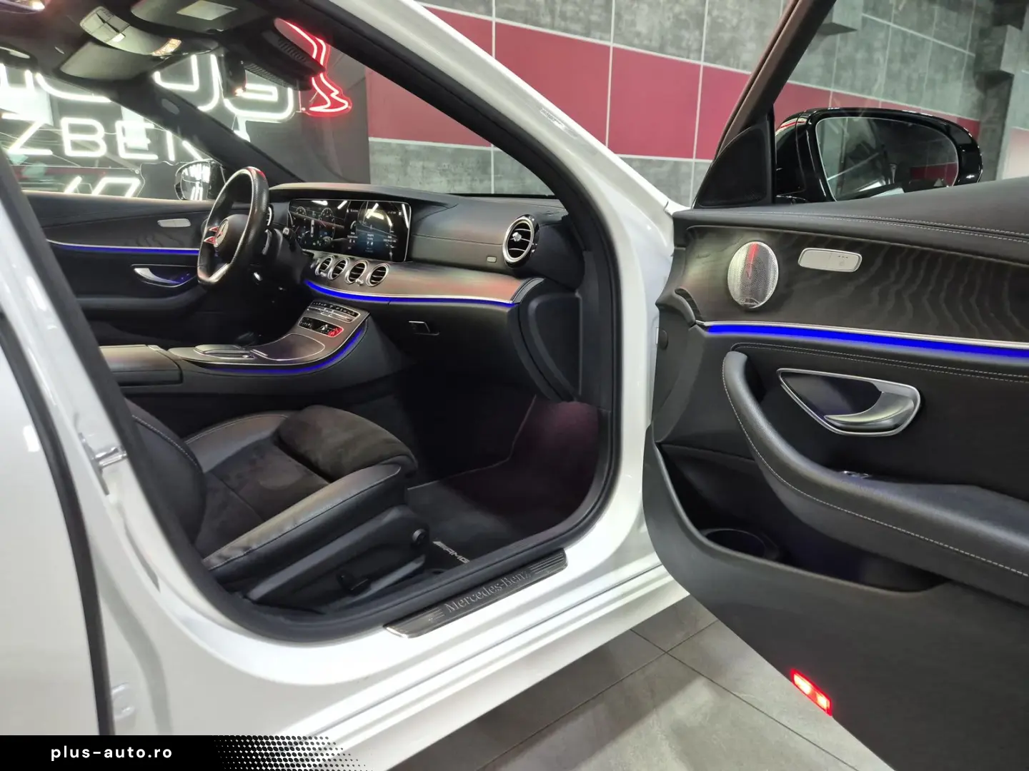 MERCEDES-BENZ E 300 de  AMG-LINE BURMESTER PANO JUNGE STERNE