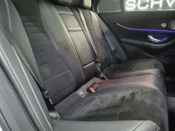 MERCEDES-BENZ E 300 de  AMG-LINE BURMESTER PANO JUNGE STERNE